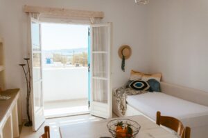 Living Room / Balcony